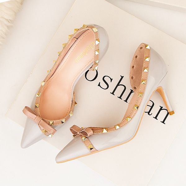 spring and autumn v women's rivet bow high heels pointed thin heel baotou liuding patent leather single sho, Black
spring and autumn v women's rivet bow high heels pointed thin heel baotou liuding patent leather single sho, Black