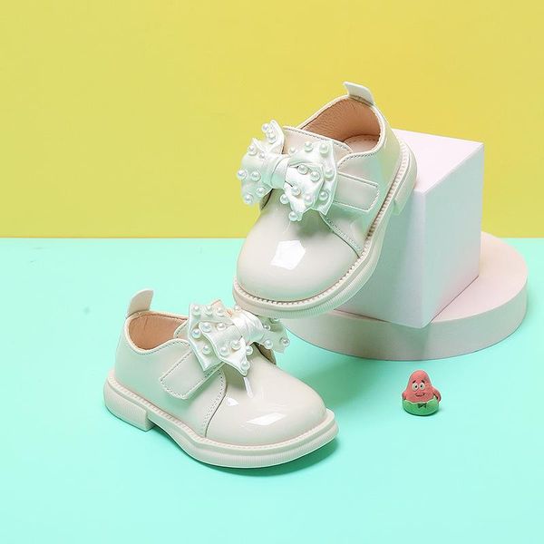 first walkers spring and autumn 1-2 years old female baby princess shoes soft-soled leather children's
first walkers spring and autumn 1-2 years old female baby princess shoes soft-soled leather children's
