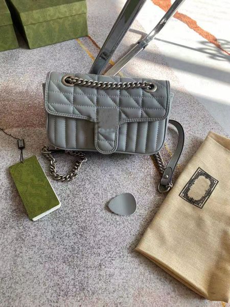 designer fashion chaintotes bag metal decorative leather sewn shoulder b ag shopping party women's size 22cm
designer fashion chaintotes bag metal decorative leather sewn shoulder b ag shopping party women's size 22cm
