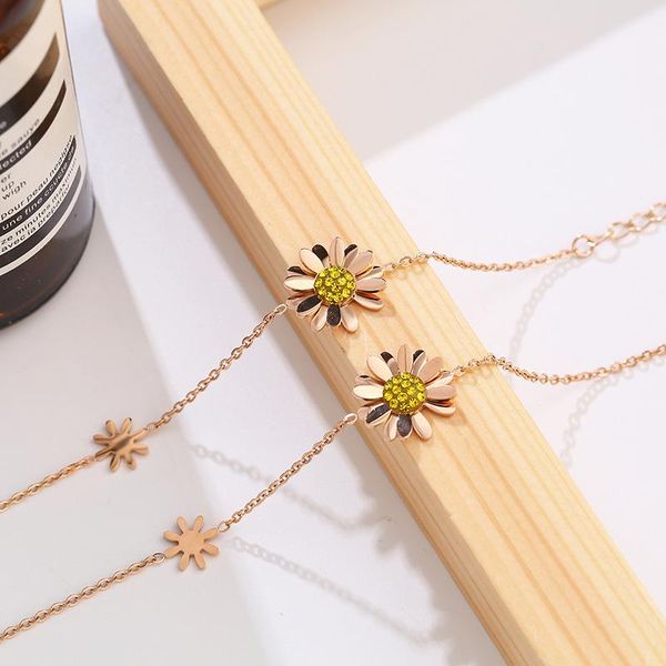 sell rose gold daisy bracelet chrysanthemum pendant charm link chain wedding jewelry cute bangles drop shipping, Golden;silver
sell rose gold daisy bracelet chrysanthemum pendant charm link chain wedding jewelry cute bangles drop shipping, Golden;silver