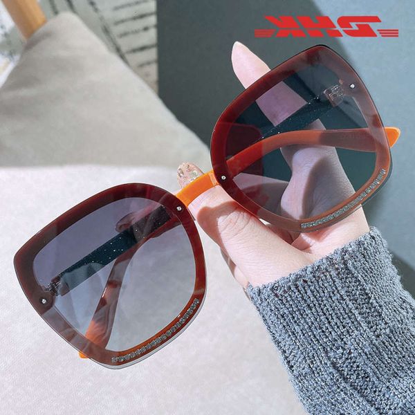 style women's small fragrance inlaid diamond sunglasses korean large frame polarized, White;black
style women's small fragrance inlaid diamond sunglasses korean large frame polarized, White;black