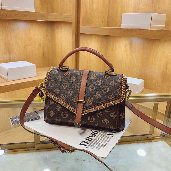 printed portable shoulder fashion women's commuting chain weaving niche design street
printed portable shoulder fashion women's commuting chain weaving niche design street