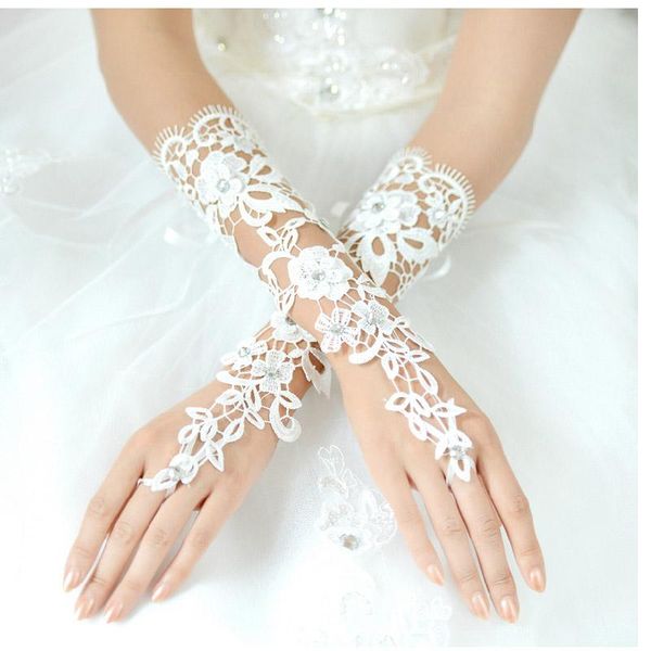 bridal gloves fashionable elegant the bride wedding dress luxury diamond cutout lace white fingerless accessories 
bridal gloves fashionable elegant the bride wedding dress luxury diamond cutout lace white fingerless accessories