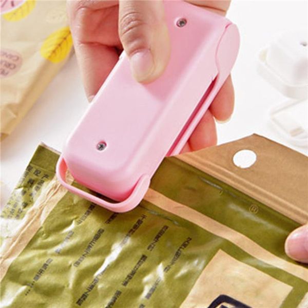 bag clips mini heat sealing machine portable household clip kitchen snack sealers for plastic bags package
bag clips mini heat sealing machine portable household clip kitchen snack sealers for plastic bags package