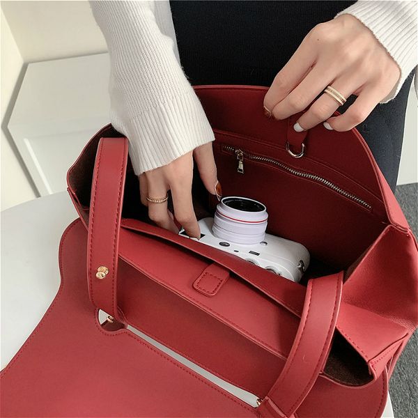 simple design ladies solid color handbags luxury soft pu leather messenger bag for women large capacity female bags casual tote
simple design ladies solid color handbags luxury soft pu leather messenger bag for women large capacity female bags casual tote