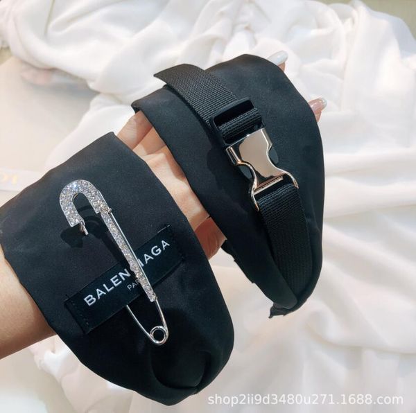 2021 south korea dongdaemun letter headband gentle retro wide side fashion net red all-match trendy headdress female quick delivery, Silver
2021 south korea dongdaemun letter headband gentle retro wide side fashion net red all-match trendy headdress female quick delivery, Silver