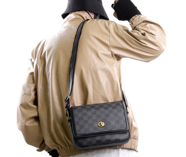 luxury designers shoulder bags messenger mens handbags boys girls backpack tote crossbody purses womens letter printing leather clutch walle
luxury designers shoulder bags messenger mens handbags boys girls backpack tote crossbody purses womens letter printing leather clutch walle