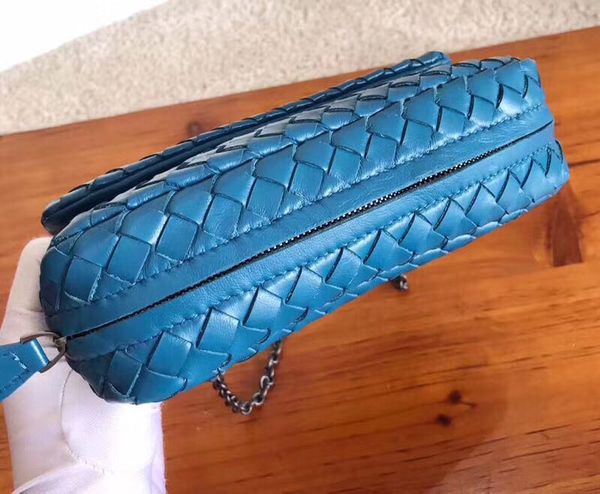 postman's bag is made of original single cow leather which can be used with leisure and fashion to cross carrythe back
postman's bag is made of original single cow leather which can be used with leisure and fashion to cross carrythe back