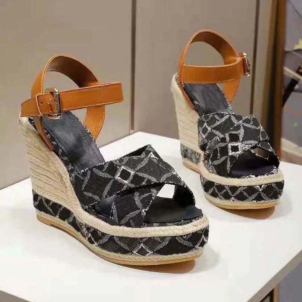 classic slides sandals lady summer sandals metal buckle large size leather high heeled women slippers 35-41 with box shoe10 6-13, Black
classic slides sandals lady summer sandals metal buckle large size leather high heeled women slippers 35-41 with box shoe10 6-13, Black