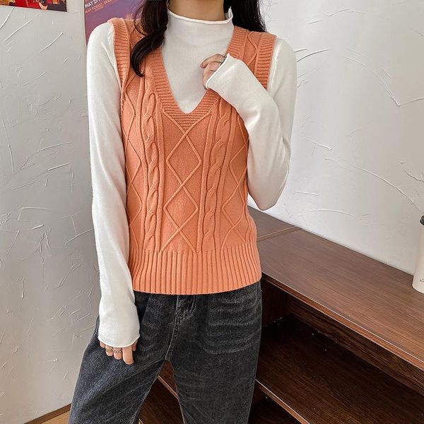 women's vests heliar winter vest for women sleeveless spiral cashmere 2021 spring knitted v-neck sweater, Black;white
women's vests heliar winter vest for women sleeveless spiral cashmere 2021 spring knitted v-neck sweater, Black;white
