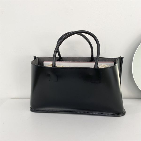 elegant female ribbon tote bag 2021 fashion new high-quality pu leather women's designer handbag lock shoulder messenger bag c0508
elegant female ribbon tote bag 2021 fashion new high-quality pu leather women's designer handbag lock shoulder messenger bag c0508