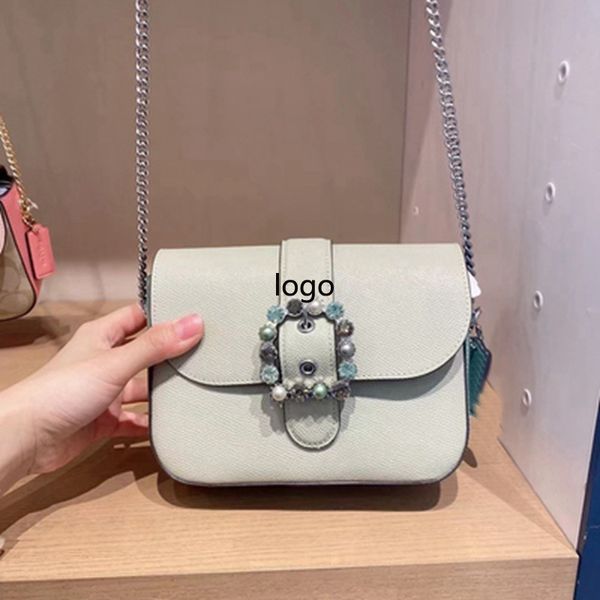 design hand 2021 new koujia series box pearl flip small square color contrast slanting chain women's bag, Red;black
design hand 2021 new koujia series box pearl flip small square color contrast slanting chain women's bag, Red;black