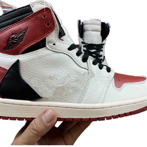 travis scotts x jumpman 1 retros high og chicago basketball shoes red white leather black laces men/women outdoor sneakers sports with origi
travis scotts x jumpman 1 retros high og chicago basketball shoes red white leather black laces men/women outdoor sneakers sports with origi
