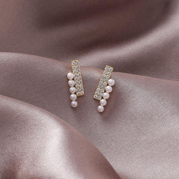 korea style simple one word imitation pearl rhinestone stud earrings for girl women cute fashion jewelry accessories, Golden;silver
korea style simple one word imitation pearl rhinestone stud earrings for girl women cute fashion jewelry accessories, Golden;silver
