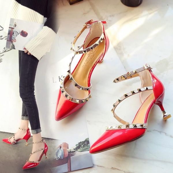 dress shoes in the summer of 2021 chic fairy fine with a word buckle sandals female cat hollow trials baotou, Black
dress shoes in the summer of 2021 chic fairy fine with a word buckle sandals female cat hollow trials baotou, Black