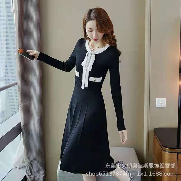 2021 women's autumn winter round neck pullover temperament with a slim waist a-line skirt lace up knitted medium length dress, Black
2021 women's autumn winter round neck pullover temperament with a slim waist a-line skirt lace up knitted medium length dress, Black