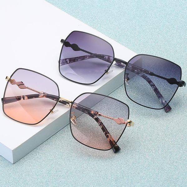 sunglasses 2021 woman trending vingtage retail wide wholesale shades oversize trendy big asian fit uv trend street shooting, White;black
sunglasses 2021 woman trending vingtage retail wide wholesale shades oversize trendy big asian fit uv trend street shooting, White;black