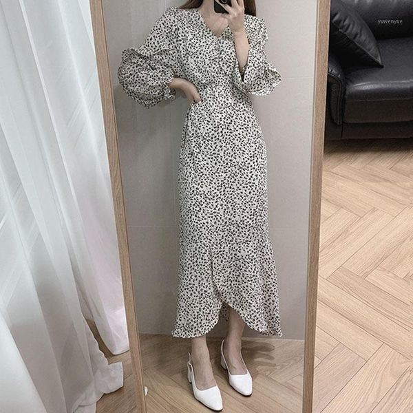 fall 2021 v-neck long sleeve irregular fish tail edges dress one-piece korean chiffon women's floral slim waist casual dresses, Black;gray
fall 2021 v-neck long sleeve irregular fish tail edges dress one-piece korean chiffon women's floral slim waist casual dresses, Black;gray