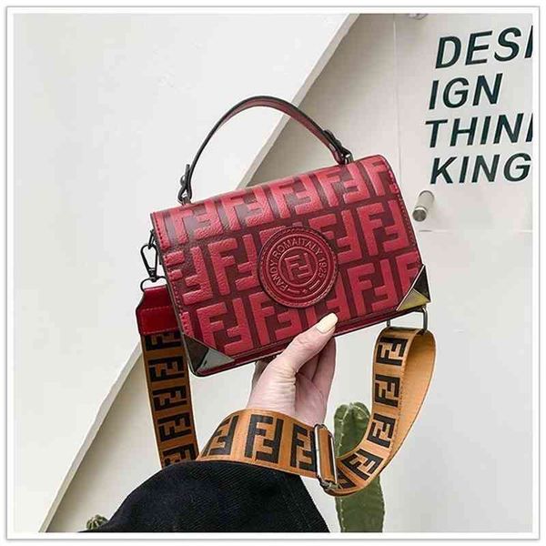 factory shop this year's popular female fashion versatile chain messenger net red and foreign style small square bag
factory shop this year's popular female fashion versatile chain messenger net red and foreign style small square bag
