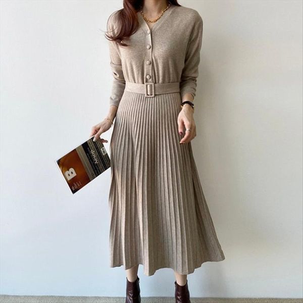 casual dresses elegant pleated for women autumn winter sweater dress korean v-neck button fit and flare long vestidos with belt 2021, Black;gray
casual dresses elegant pleated for women autumn winter sweater dress korean v-neck button fit and flare long vestidos with belt 2021, Black;gray