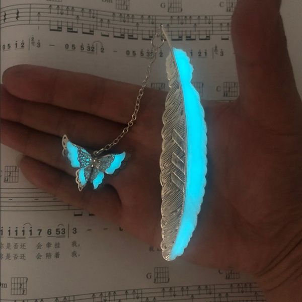 factory wholesale luminous butterfly star feather ancient silver luminous alloy bookmark fluorescent jewelry popular fashion xmas gift
factory wholesale luminous butterfly star feather ancient silver luminous alloy bookmark fluorescent jewelry popular fashion xmas gift