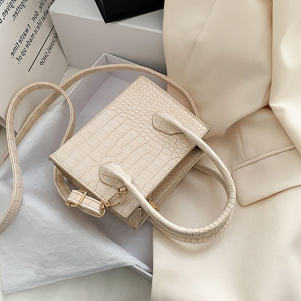 women's 2021 summer new fashion texture small square simple and versatile atmosphere single shoulder messenger bag net red hand
women's 2021 summer new fashion texture small square simple and versatile atmosphere single shoulder messenger bag net red hand