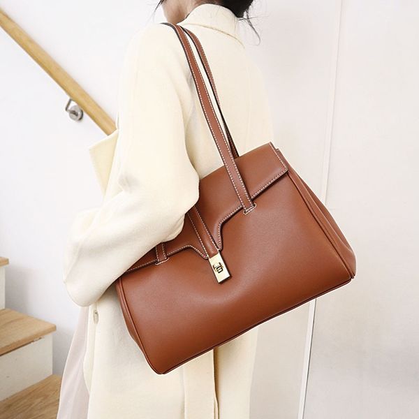 new women s leather bag in autumn and winter 2021 liu wen wan qian same single shoulder tote portable armpit luxury designer
new women s leather bag in autumn and winter 2021 liu wen wan qian same single shoulder tote portable armpit luxury designer