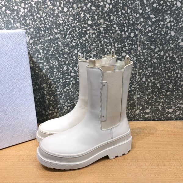 the luxury trial s900 woman boots chelsea edition is modern and stylish with a stretch lace gold pointy logo size 35-41, Black
the luxury trial s900 woman boots chelsea edition is modern and stylish with a stretch lace gold pointy logo size 35-41, Black