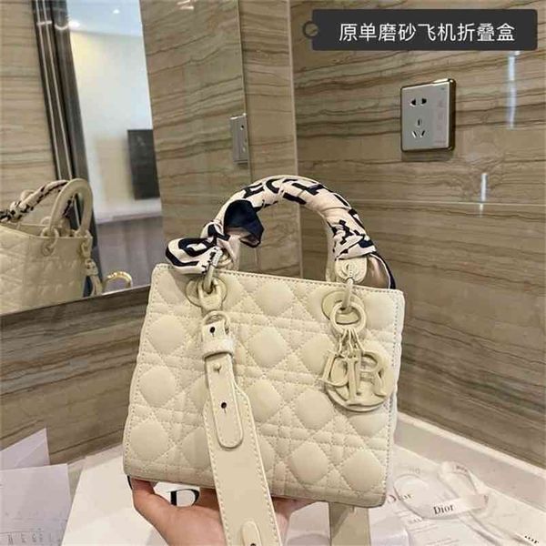 christian 2021 wholesale factory and d casual fashionable portable messenger single shoulder diamond designer handbag bags 864l
christian 2021 wholesale factory and d casual fashionable portable messenger single shoulder diamond designer handbag bags 864l