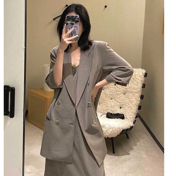 luxury evening dress autumn 2021 fashion small feminine lapel middle sleeve double breasted loose and thin wtern style suit coat, Black;gray
luxury evening dress autumn 2021 fashion small feminine lapel middle sleeve double breasted loose and thin wtern style suit coat, Black;gray