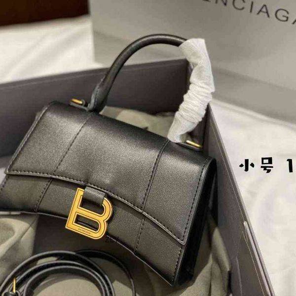 version 2021 new b hourglass bag cow leather small one shoulder cross carrying portable net red women's zly bags
version 2021 new b hourglass bag cow leather small one shoulder cross carrying portable net red women's zly bags