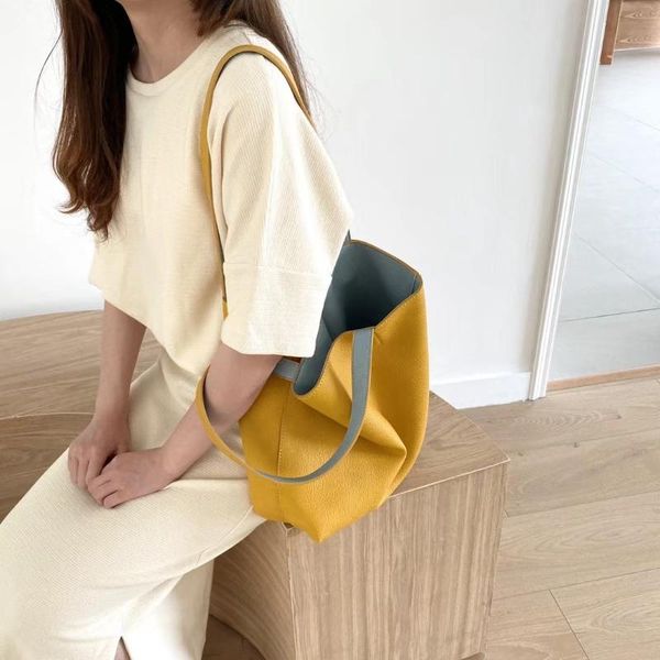 cross body 2021lady novelty design double side color tote bag for women pu leather large capacity one shoulder
cross body 2021lady novelty design double side color tote bag for women pu leather large capacity one shoulder