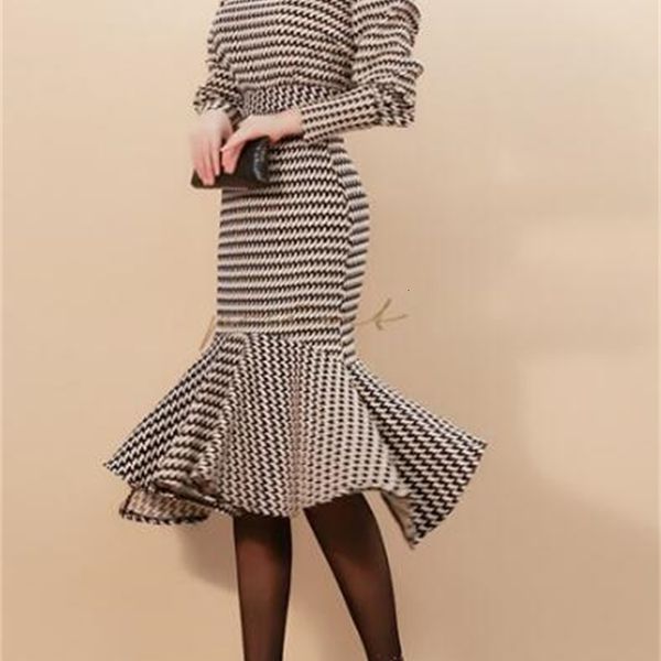 autumn and winter the latest office lady temperament slim shirt + bag hip fishtail skirt suit, White
autumn and winter the latest office lady temperament slim shirt + bag hip fishtail skirt suit, White
