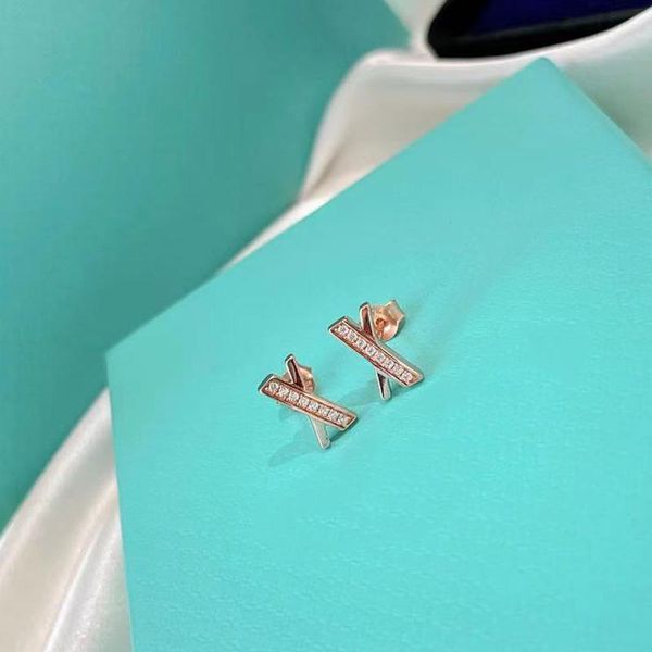 stud tif 1:1 original logo shining half side cross with jewel earrings luxury jewelry classic trend brand woman gift, Golden;silver
stud tif 1:1 original logo shining half side cross with jewel earrings luxury jewelry classic trend brand woman gift, Golden;silver