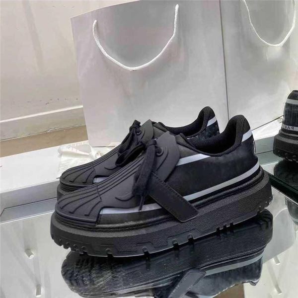2022 luxury designer dress shoes leather id sneaker ladies calfskin runner trainer gray reflective technical fabric womanthick non-slip 1top, Black
2022 luxury designer dress shoes leather id sneaker ladies calfskin runner trainer gray reflective technical fabric womanthick non-slip 1top, Black