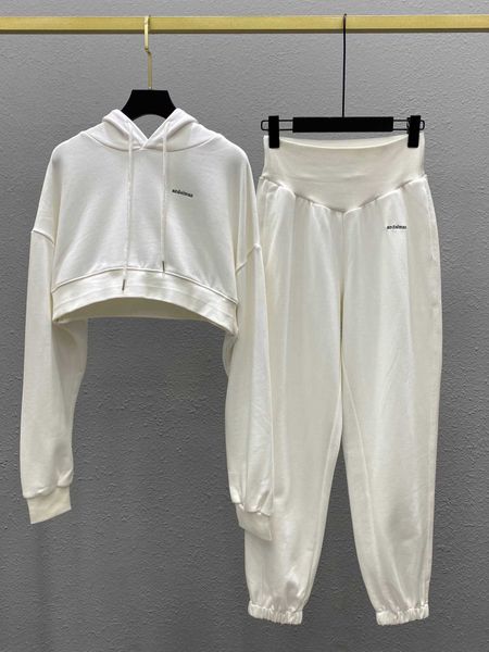 2021 new embroidery high waist fashion suit women's white temperament show thin show high short sweater casual pants women
2021 new embroidery high waist fashion suit women's white temperament show thin show high short sweater casual pants women