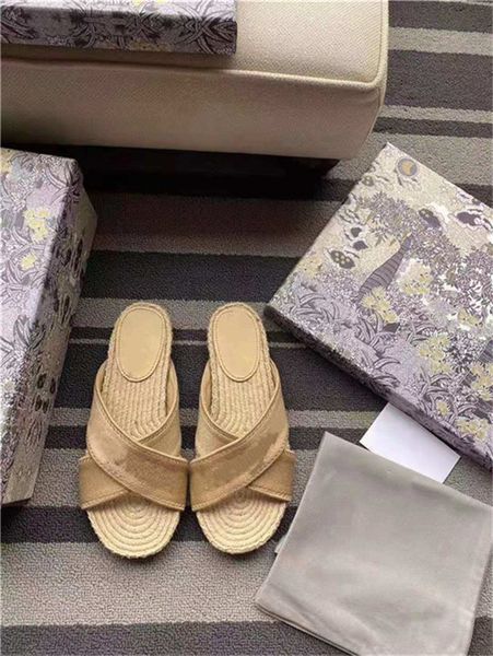 luxurys designers bags2021 spring and summer catwalk slippers ladies sandals high-end fashion versatile styles,, Black
luxurys designers bags2021 spring and summer catwalk slippers ladies sandals high-end fashion versatile styles,, Black