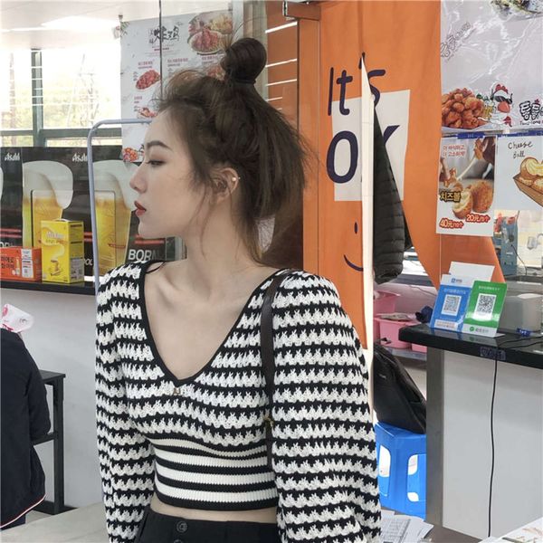 autumn female design sense of short stripe sweater coat v-neck long sleeve, White;black
autumn female design sense of short stripe sweater coat v-neck long sleeve, White;black