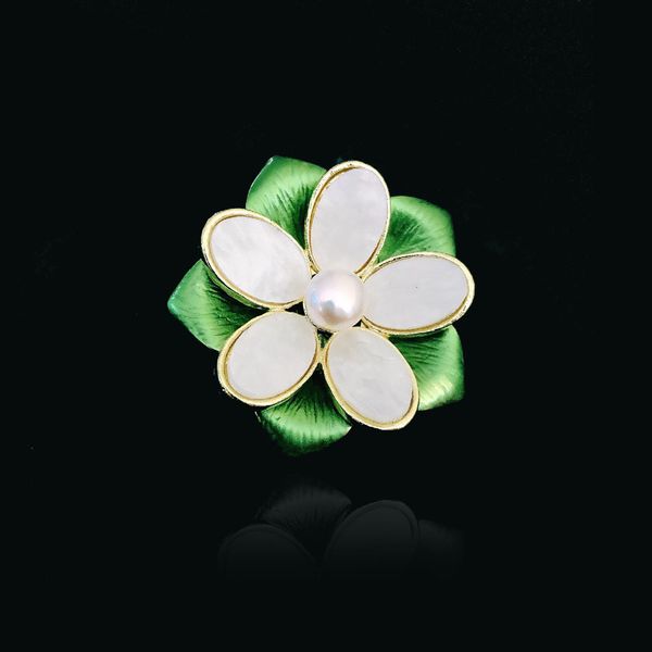 factory wholesale mori flower brooch freshwater pearl plate small fresh female student coat cardigan simple and elegant pin accessories hea/
factory wholesale mori flower brooch freshwater pearl plate small fresh female student coat cardigan simple and elegant pin accessories hea/