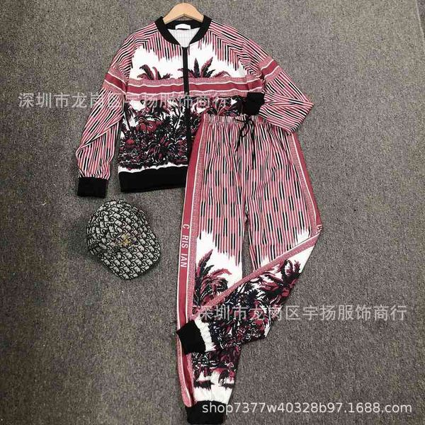 2022 factory wholesale new autumn d's gradient style printed long sleeve coat harlan trousers two piece set women, Gray
2022 factory wholesale new autumn d's gradient style printed long sleeve coat harlan trousers two piece set women, Gray