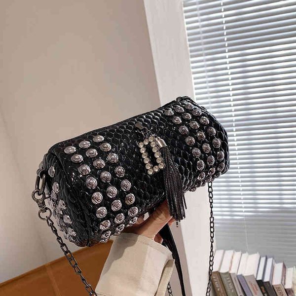 bags handbags pu women's 2022 korean fashion rivet personalized ins tassel foreign style single shoulder messenger cylinder, Black;red
bags handbags pu women's 2022 korean fashion rivet personalized ins tassel foreign style single shoulder messenger cylinder, Black;red