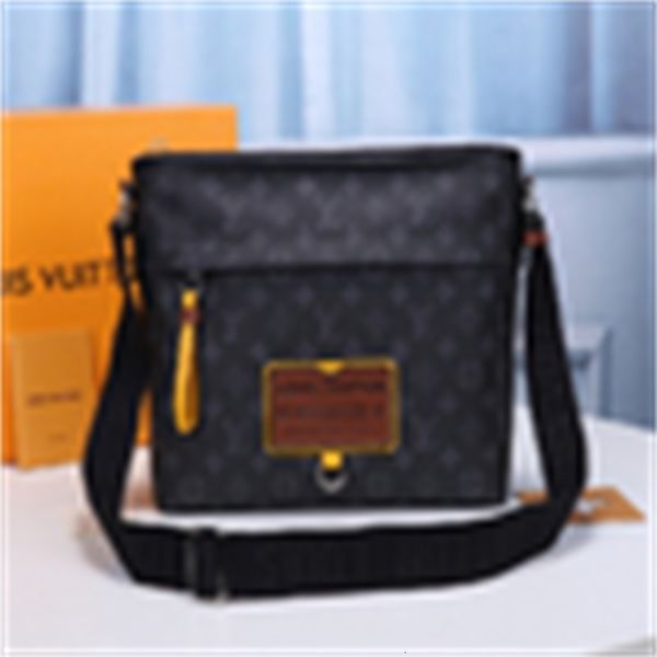 cross brand designer luxury r60c bags m45214 presbyopia besace zippe handbag body men handbags iconic bags totes handles shoulder bag clutch, Red;black
cross brand designer luxury r60c bags m45214 presbyopia besace zippe handbag body men handbags iconic bags totes handles shoulder bag clutch, Red;black