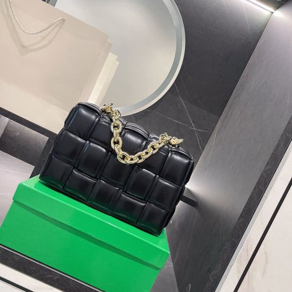 2021 women shoulder fashion messenger bag cowhide women's small party retro handbag ladies wallet and purees woven letter hardware 26cm
2021 women shoulder fashion messenger bag cowhide women's small party retro handbag ladies wallet and purees woven letter hardware 26cm