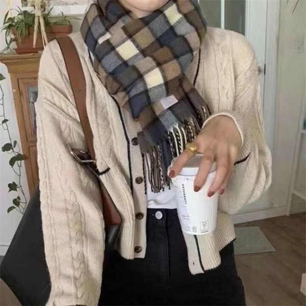 2021 british plaid scarf men's and women's winter imitation cashmere thickened warm long fashion shawl, Blue;black
2021 british plaid scarf men's and women's winter imitation cashmere thickened warm long fashion shawl, Blue;black