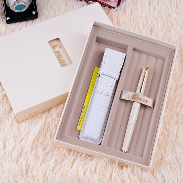 fountain pens japan pilot lady white cherry blossom & 14k gold tip ladies pen gift box 1pcs/lot
fountain pens japan pilot lady white cherry blossom & 14k gold tip ladies pen gift box 1pcs/lot