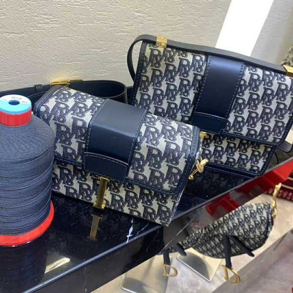 2021 new high-end printed small square fashionable women's bag milk cow leather
2021 new high-end printed small square fashionable women's bag milk cow leather