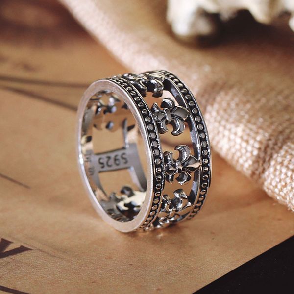 taiyin makes old hollow boat anchor with 925 sterling silver jewelry to create the ring
taiyin makes old hollow boat anchor with 925 sterling silver jewelry to create the ring