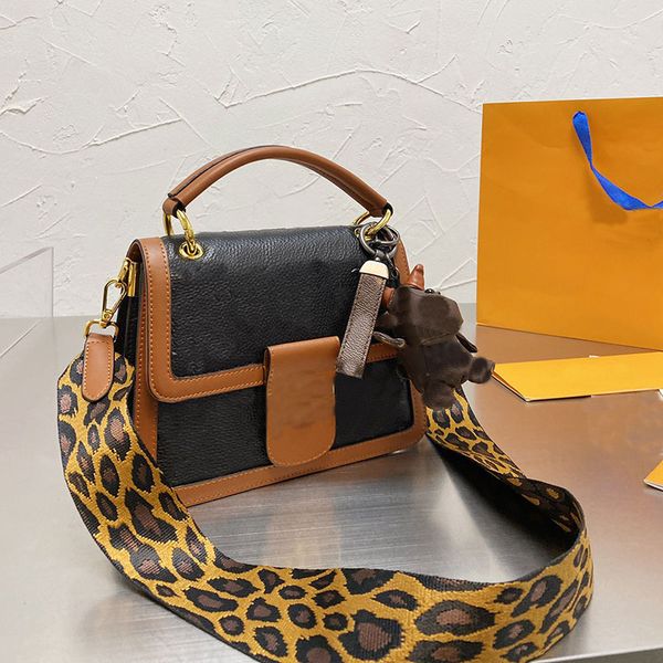 designer shoulder bag letter embossed totes woman messenger bag square handbag
designer shoulder bag letter embossed totes woman messenger bag square handbag
