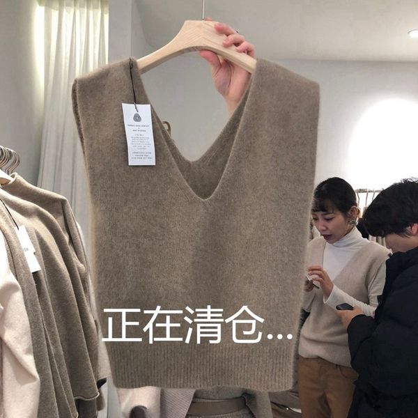 autumn and winter korean style loose double v-neck wool women's short simple cashmere waistcoat large knitted vt, Black;white
autumn and winter korean style loose double v-neck wool women's short simple cashmere waistcoat large knitted vt, Black;white