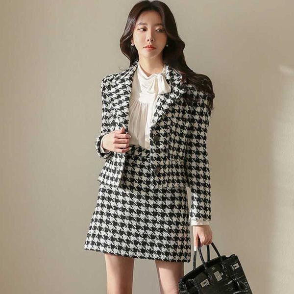 autumn two piece set women office houndstooth ladies long sleeve tweed jacket coat+ short bodycon skirt suits 210526, White
autumn two piece set women office houndstooth ladies long sleeve tweed jacket coat+ short bodycon skirt suits 210526, White